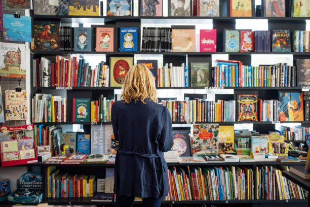 Buscando un libro Chica buscando un libro